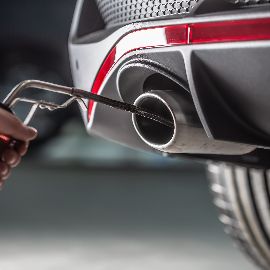 verificar tubo escape carro antes de ir de férias